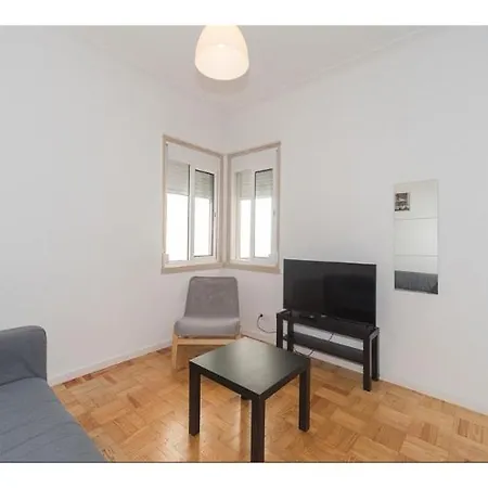 Houze Spacious 4 Bedroom Flat Near Zoo Apartment Lissabon